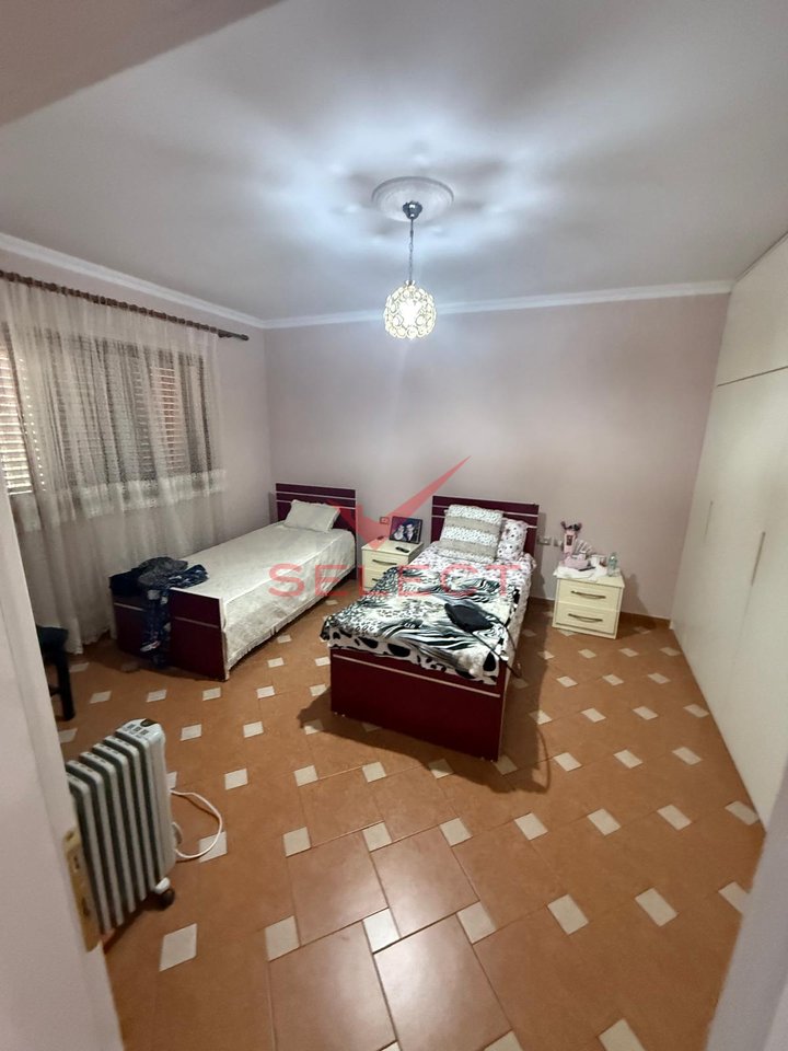 The 2nd and 3rd floors of a villa are for rent.