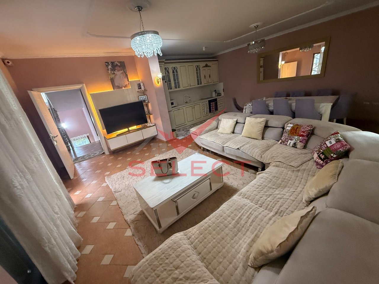 The 2nd and 3rd floors of a villa are for rent.