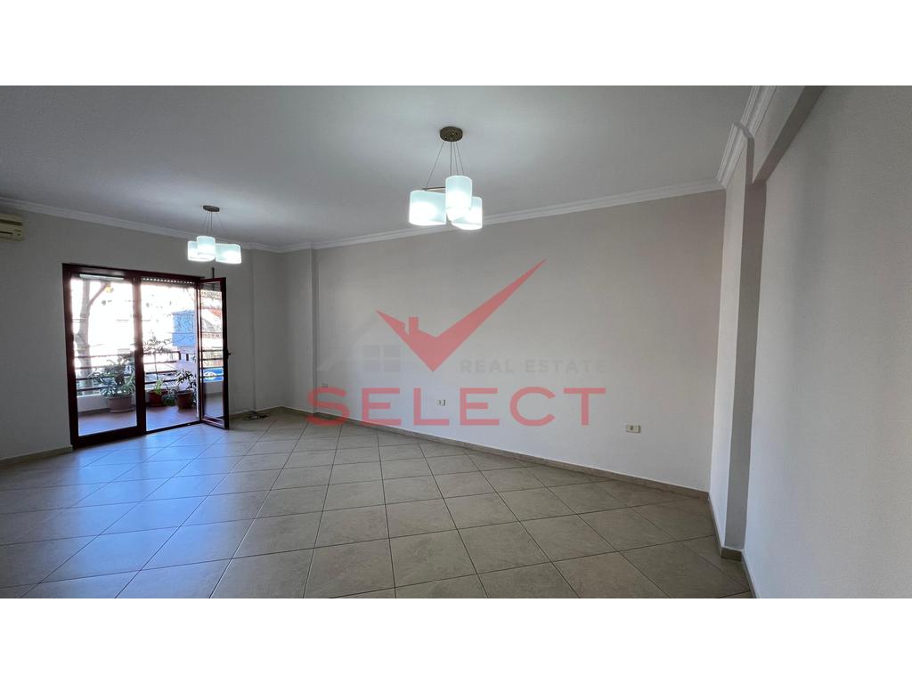 Apartament/Zyre Per Qira