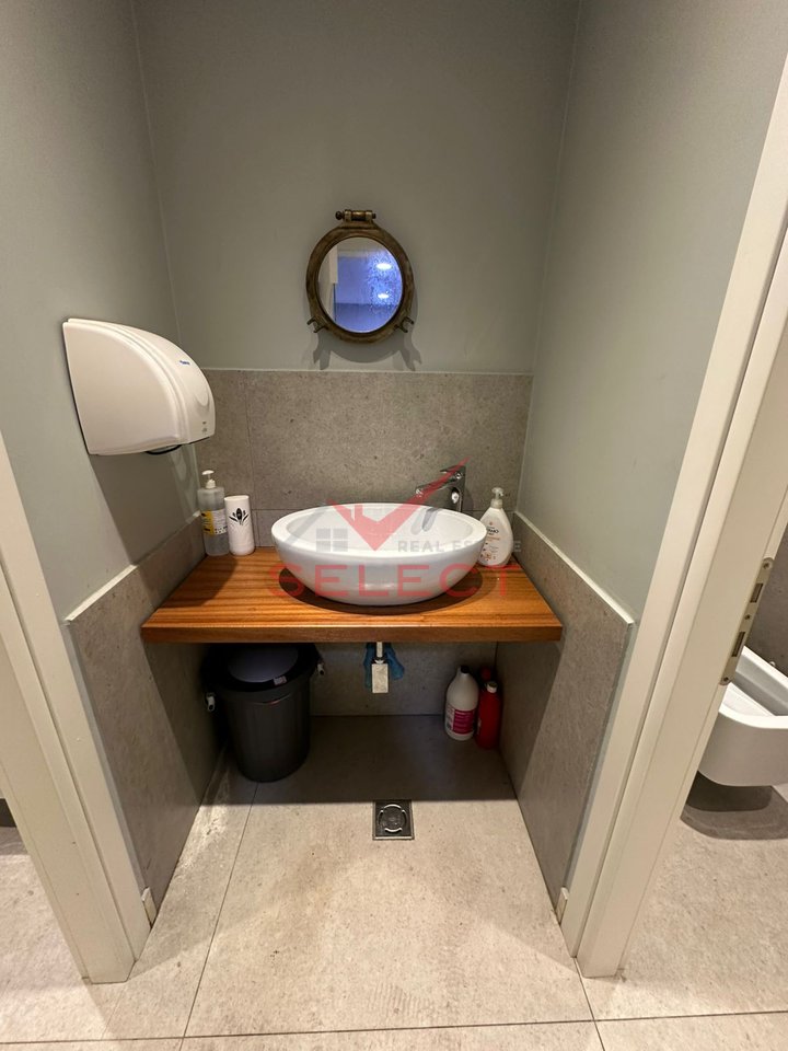 Ambient per Zyra me Qira