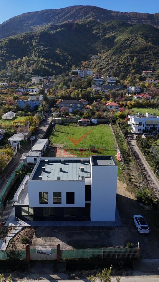 Service Unit and Land for Rent