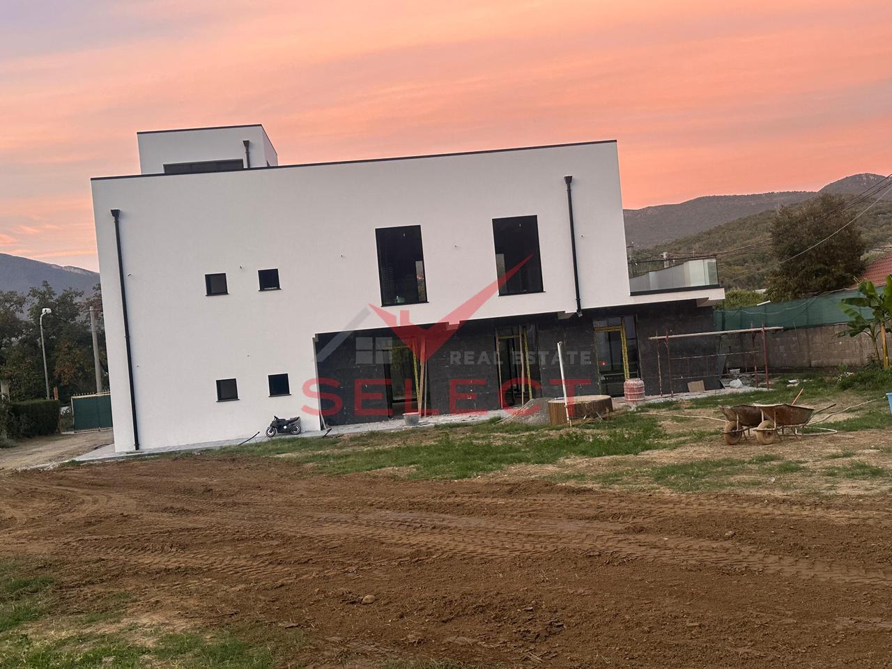 Service Unit and Land for Rent