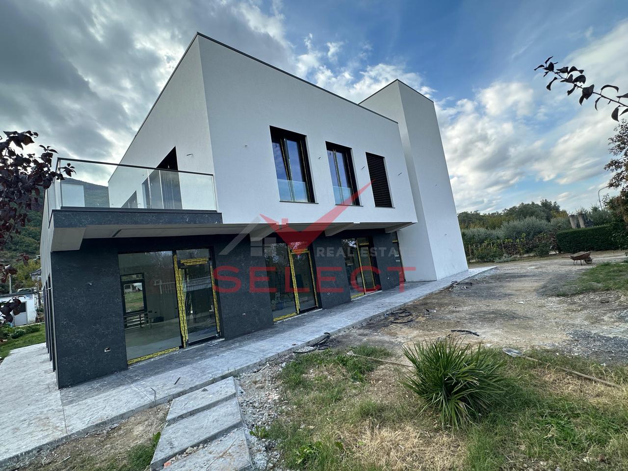 Service Unit and Land for Rent