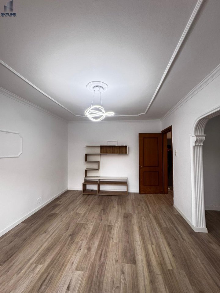 Vendesi Appartamento 1+1-Vicino al Palazzo con Freccia