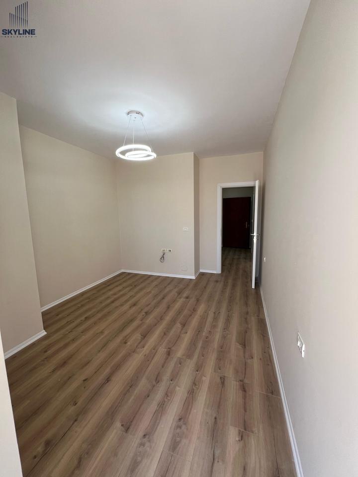 Jepet me Qera Apartament per Zyra- Bulevardi i Ri