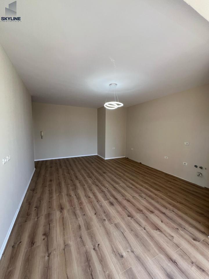 Jepet me Qera Apartament per Zyra- Bulevardi i Ri