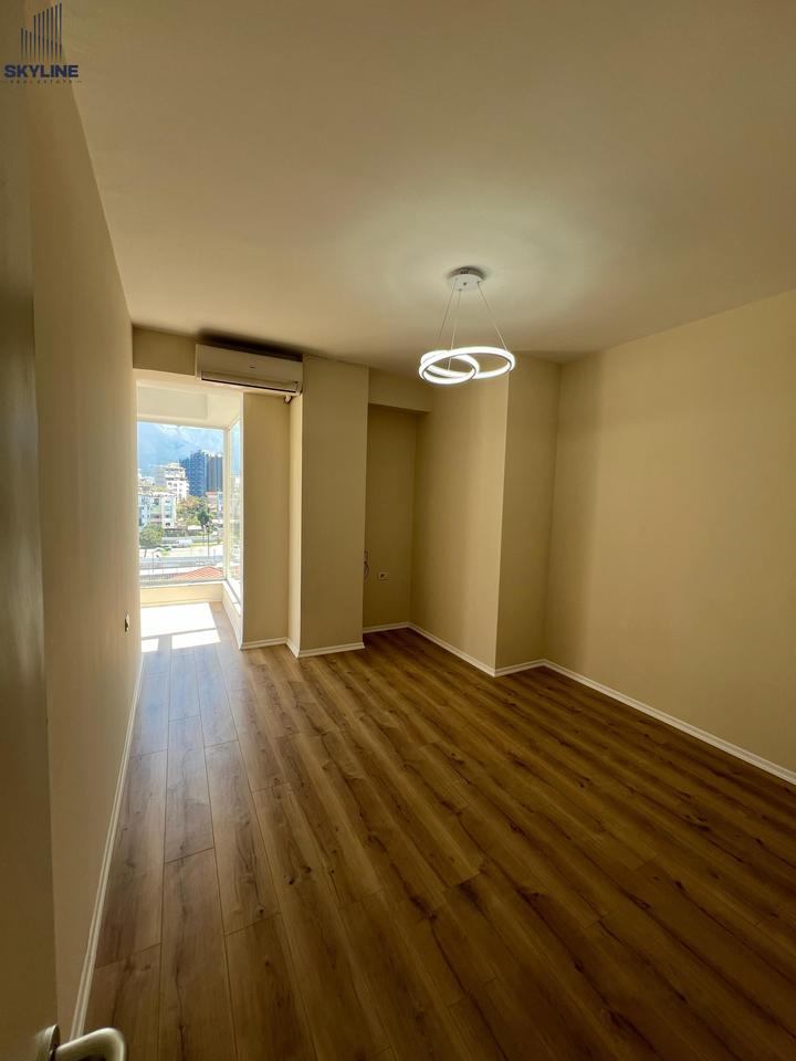 Jepet me Qera Apartament per Zyra- Bulevardi i Ri
