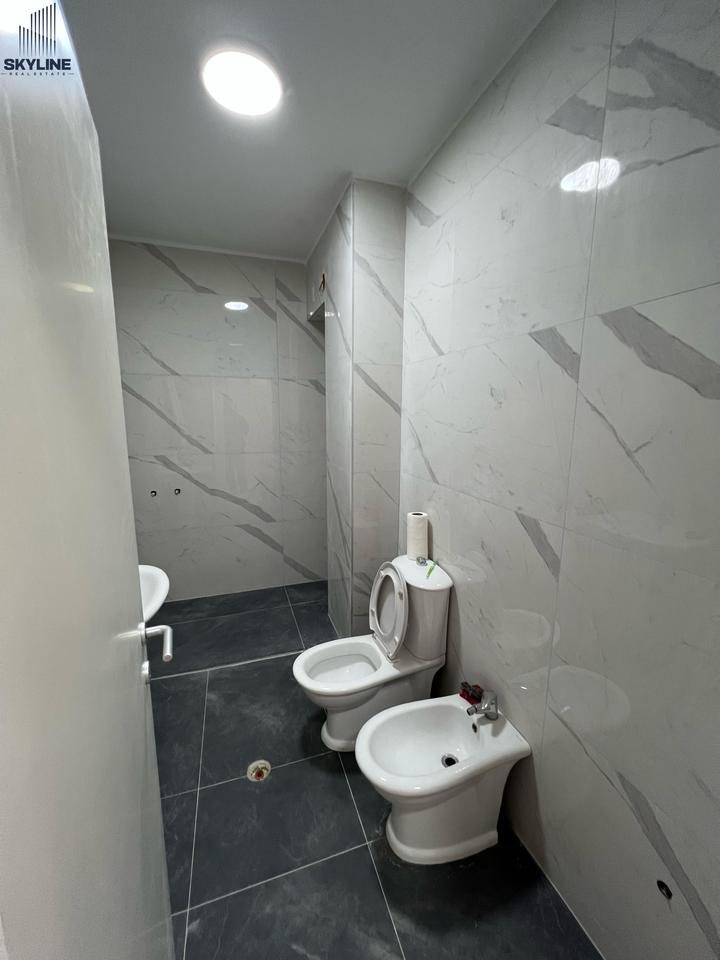 Jepet me Qera Apartament per Zyra- Bulevardi i Ri