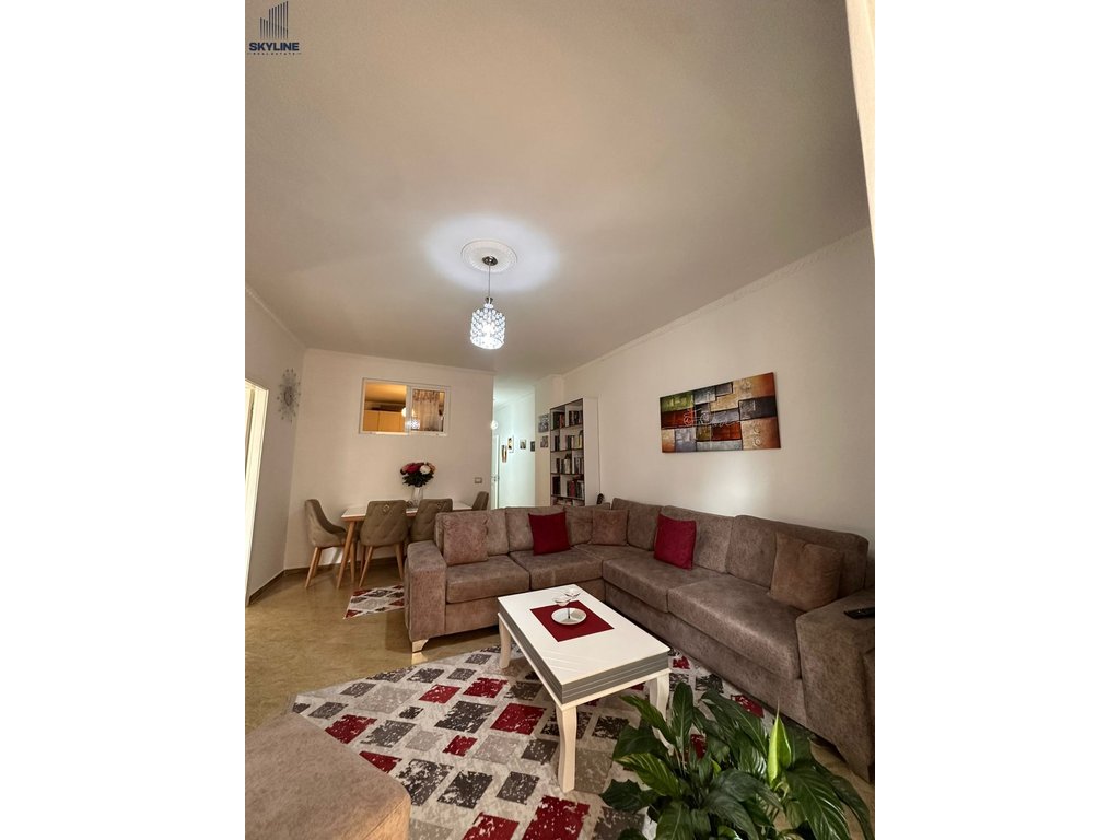 Shitet Apartament 3+1+2-Fresk