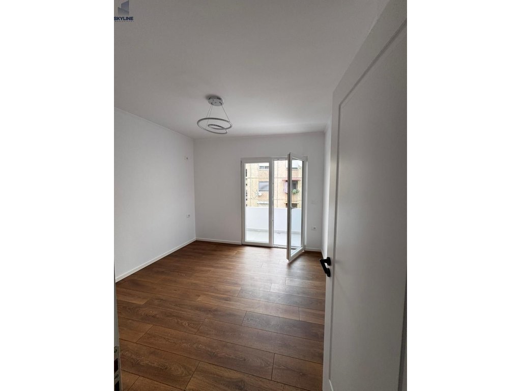 Shitet Apartament 1+1-Porcelan