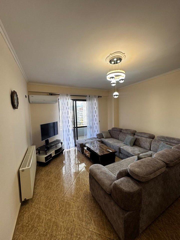 Jepet Aaprtament me Qera 2+1-Yzberisht