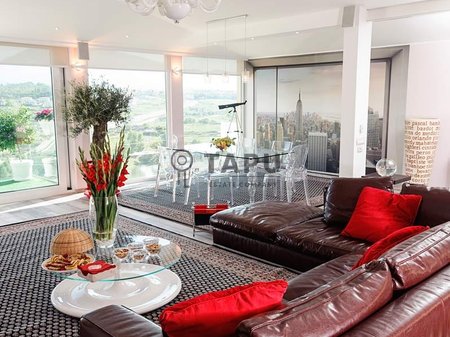 Shitet Penthouse Luksoz 2+1+2 tek Liqeni i Thatë!