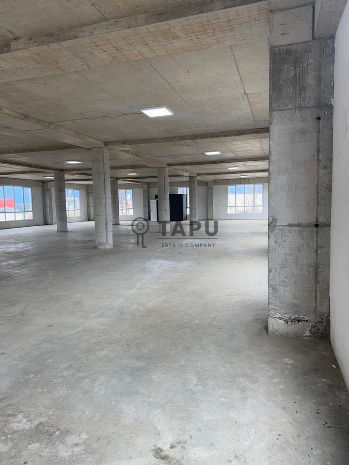 JEPET MAGAZINË ME QIRA – PRANË TOP CHANNEL, TIRANË