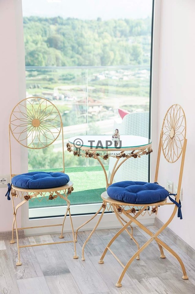 Shitet Penthouse Luksoz 2+1+2 tek Liqeni i Thatë!