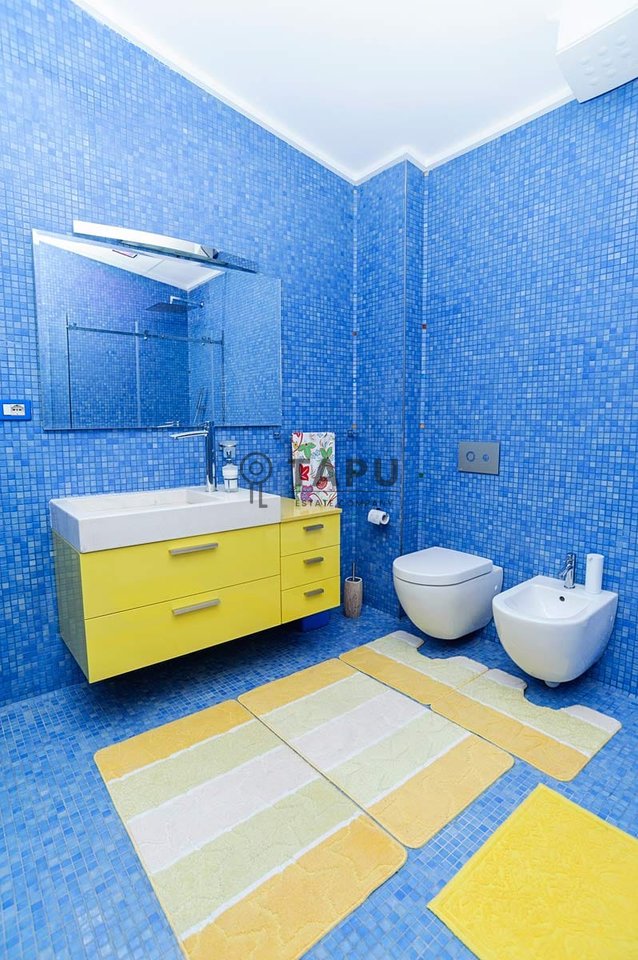 Shitet Penthouse Luksoz 2+1+2 tek Liqeni i Thatë!