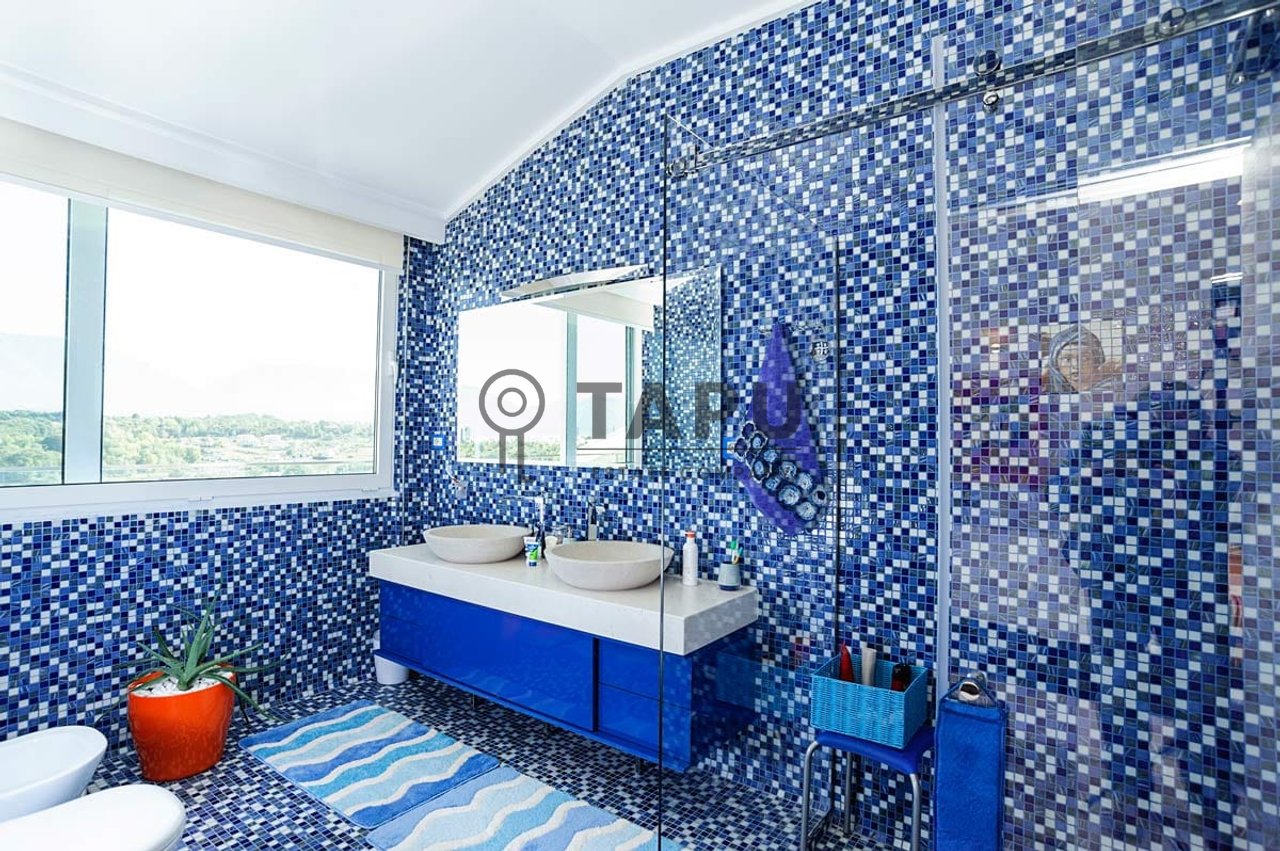 Shitet Penthouse Luksoz 2+1+2 tek Liqeni i Thatë!