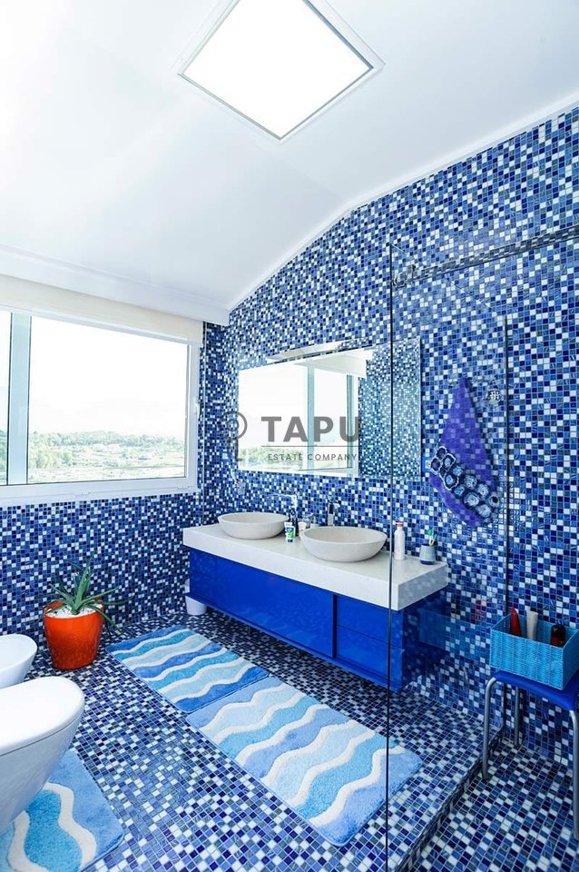 Shitet Penthouse Luksoz 2+1+2 tek Liqeni i Thatë!