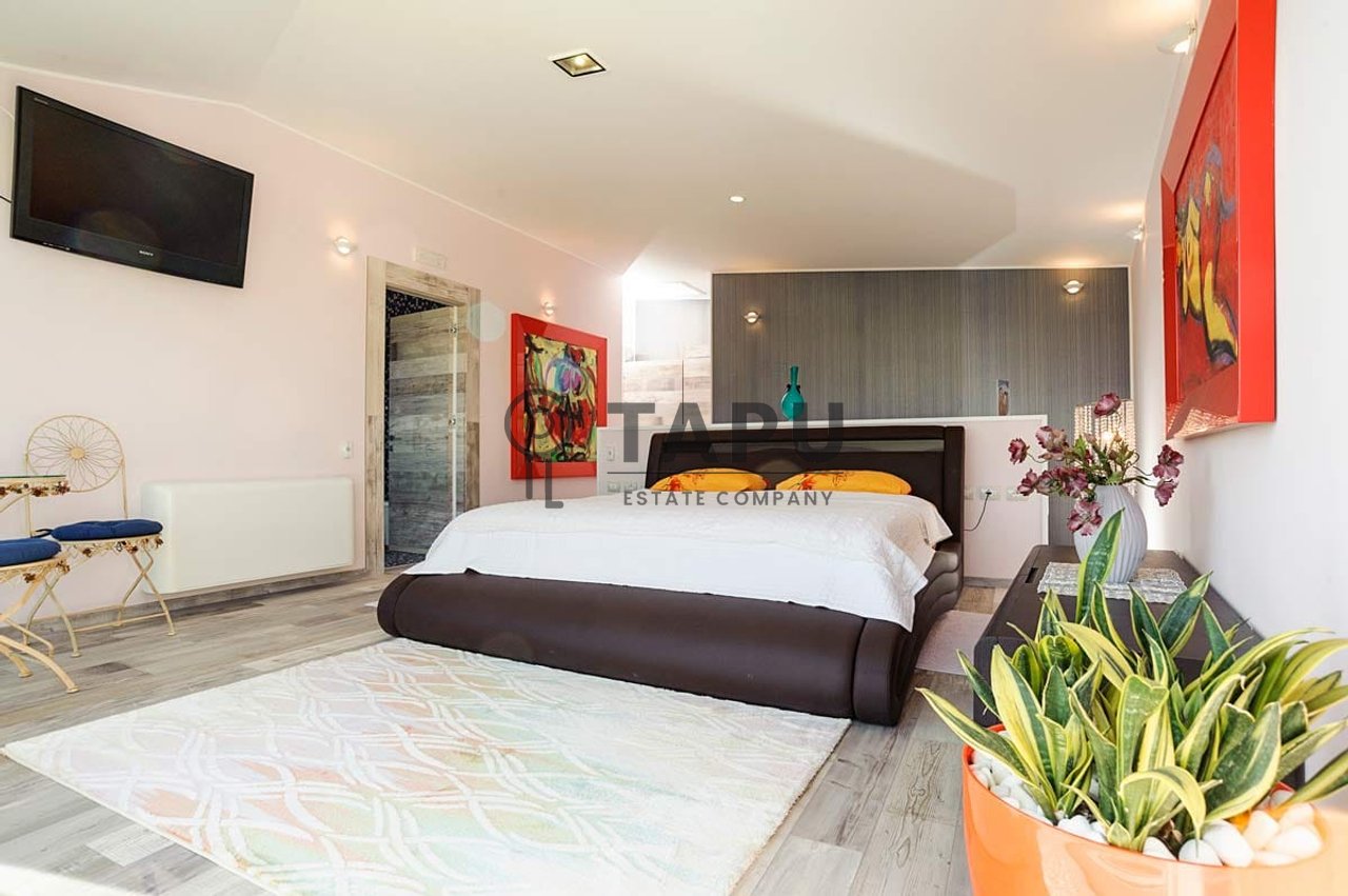 Shitet Penthouse Luksoz 2+1+2 tek Liqeni i Thatë!