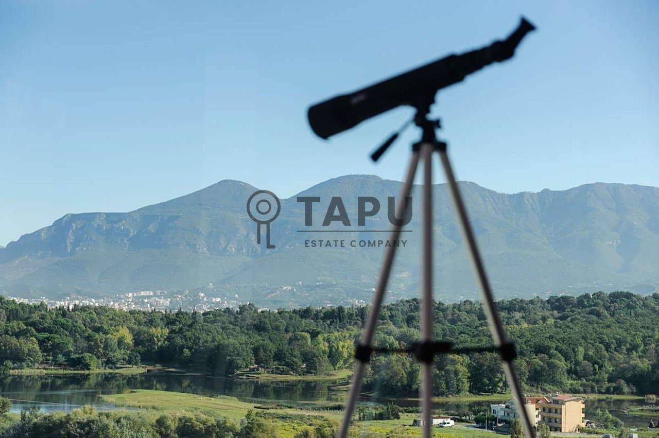 Shitet Penthouse Luksoz 2+1+2 tek Liqeni i Thatë!