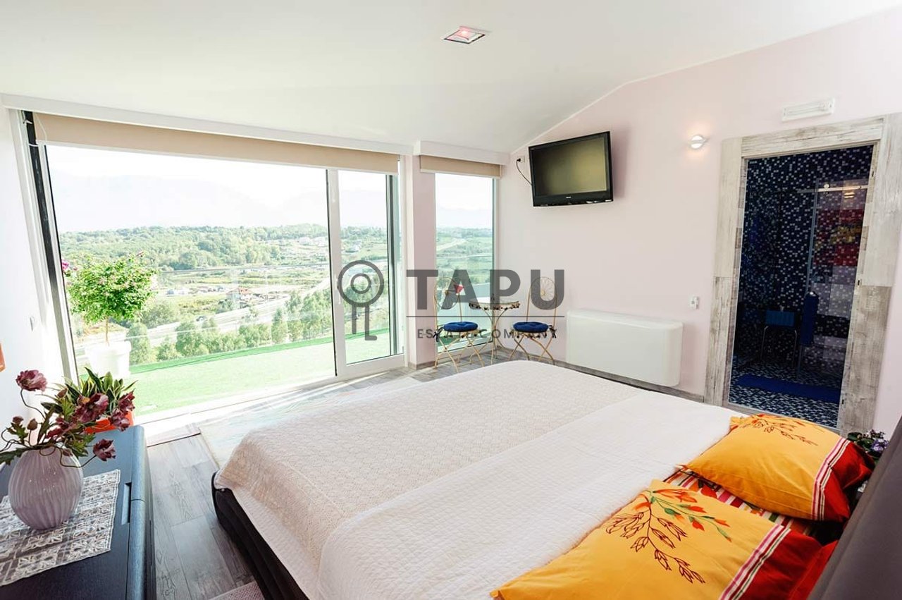 Shitet Penthouse Luksoz 2+1+2 tek Liqeni i Thatë!