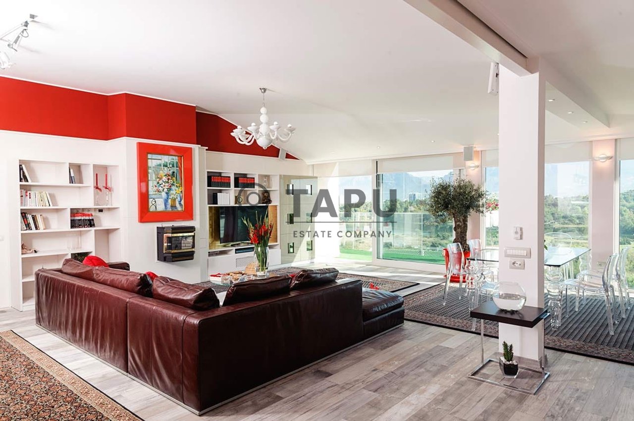 Shitet Penthouse Luksoz 2+1+2 tek Liqeni i Thatë!