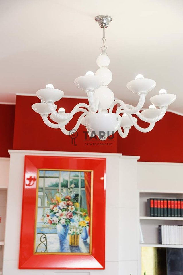 Shitet Penthouse Luksoz 2+1+2 tek Liqeni i Thatë!