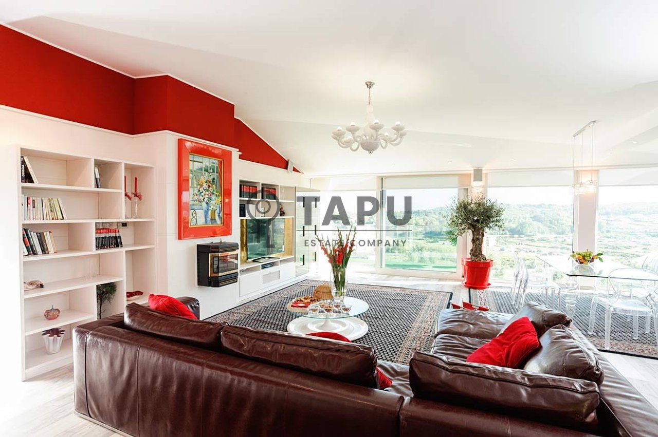 Shitet Penthouse Luksoz 2+1+2 tek Liqeni i Thatë!