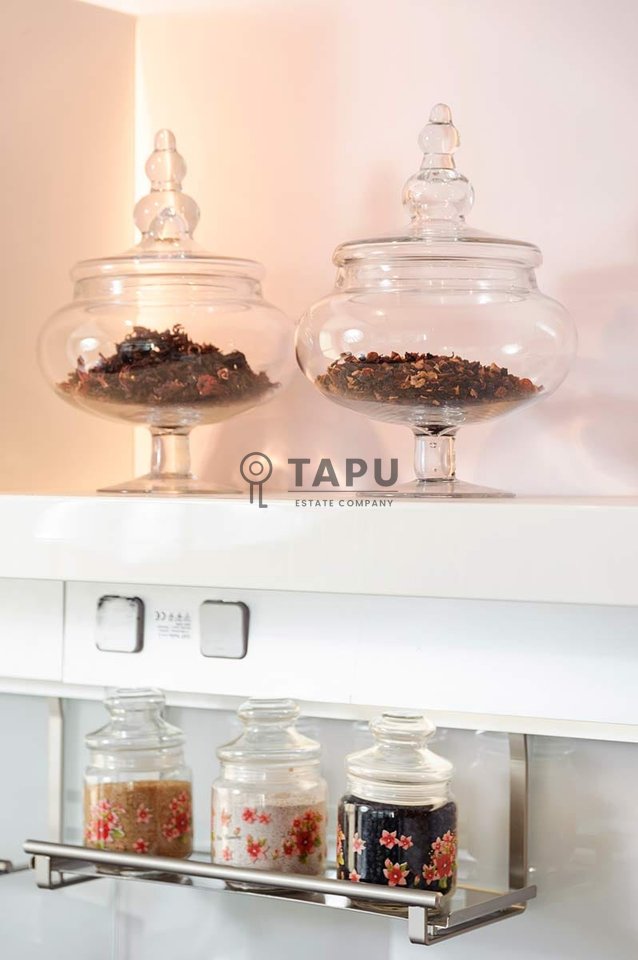 Shitet Penthouse Luksoz 2+1+2 tek Liqeni i Thatë!