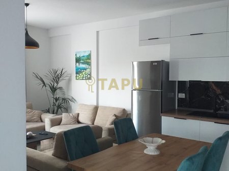 Jepet me qera apartament 2+1 + parkim në Univers City