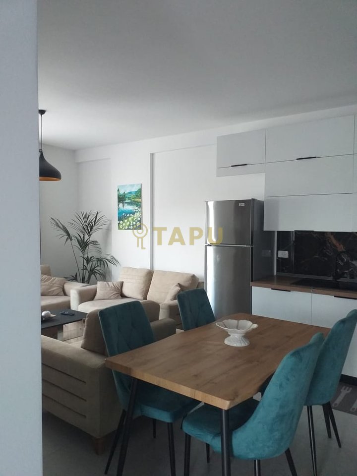 Jepet me qera apartament 2+1 + parkim në Univers City