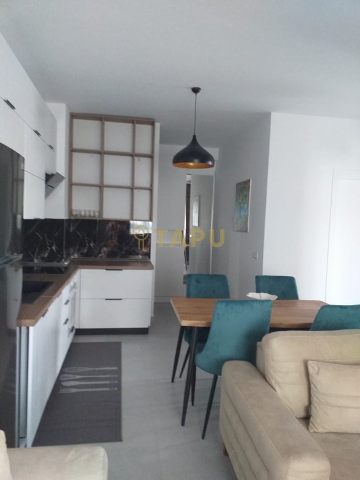 Jepet me qera apartament 2+1 + parkim në Univers City