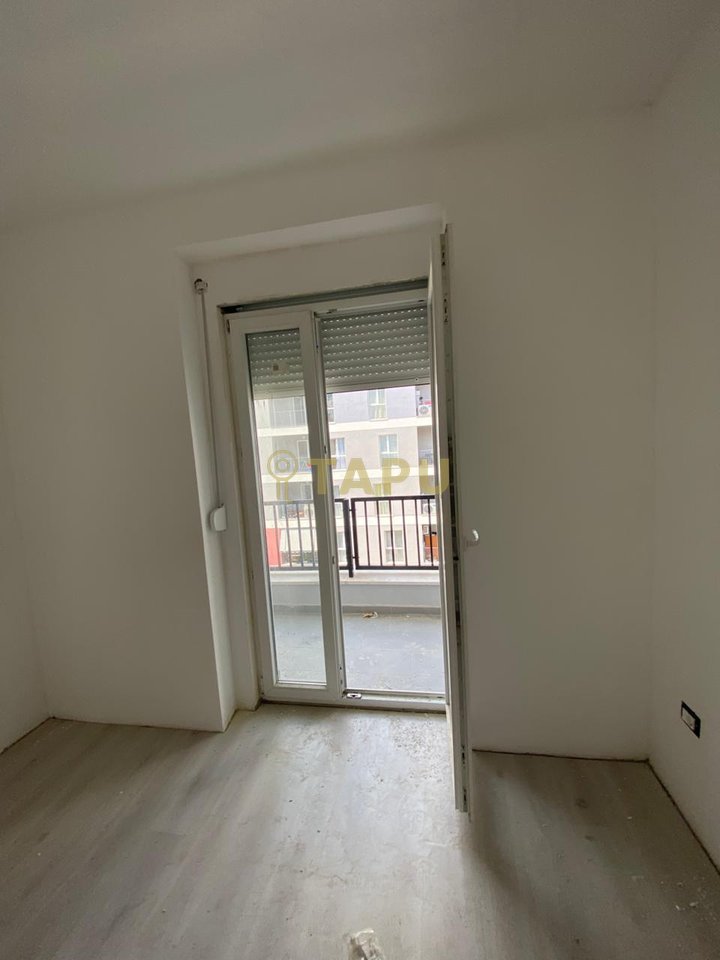 SHITET APARTAMENT 2+1 TEK UNIVERS CITY – GODINA 3 (PROGGEN)