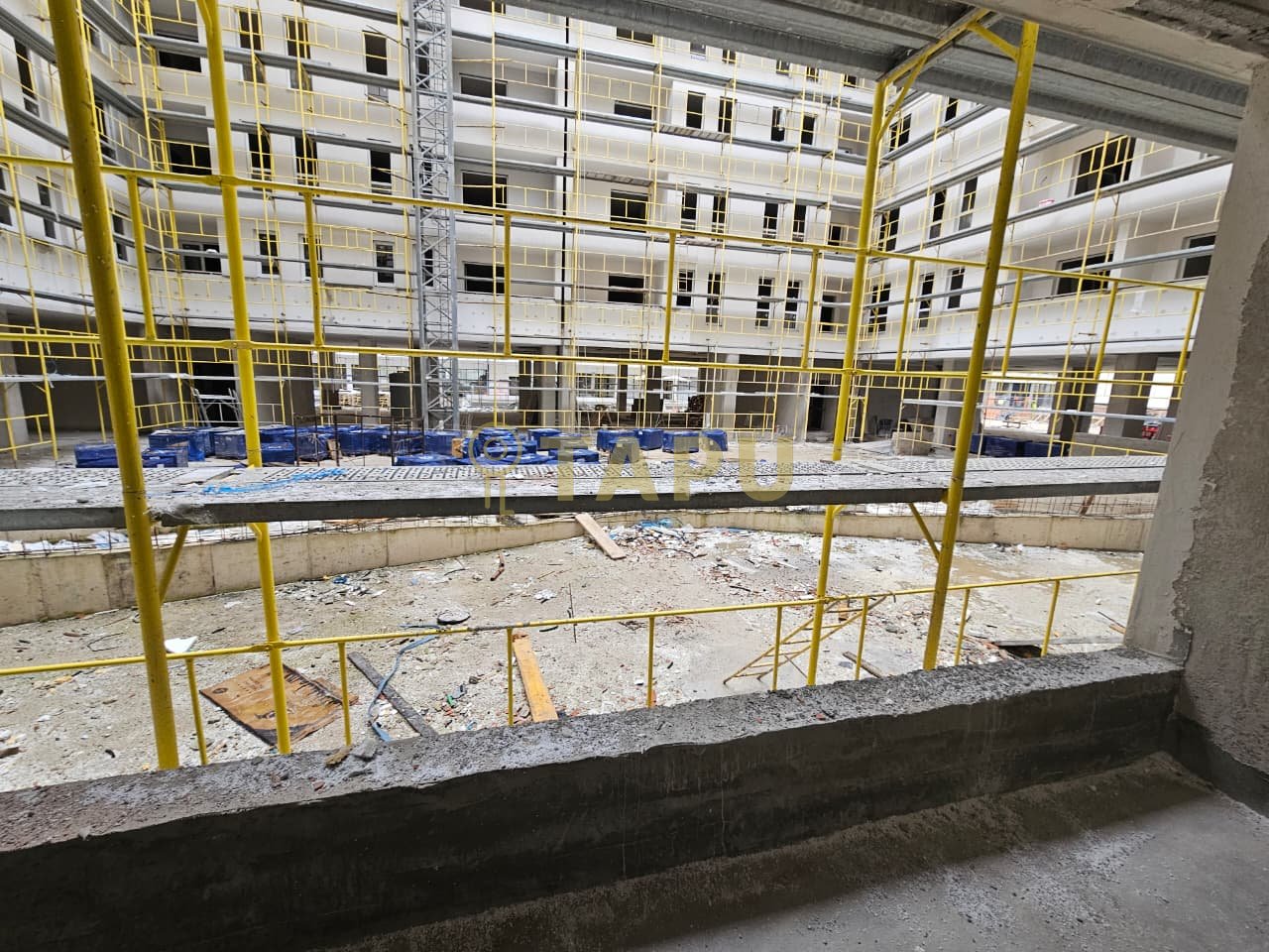 Shitet apartament 2+1+2 në katin zero, tek Univers City, godina 5 (Proggon).