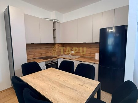 Jepet me qira apartament 1+1 në Rrugën 5 Maji -55,000 leke