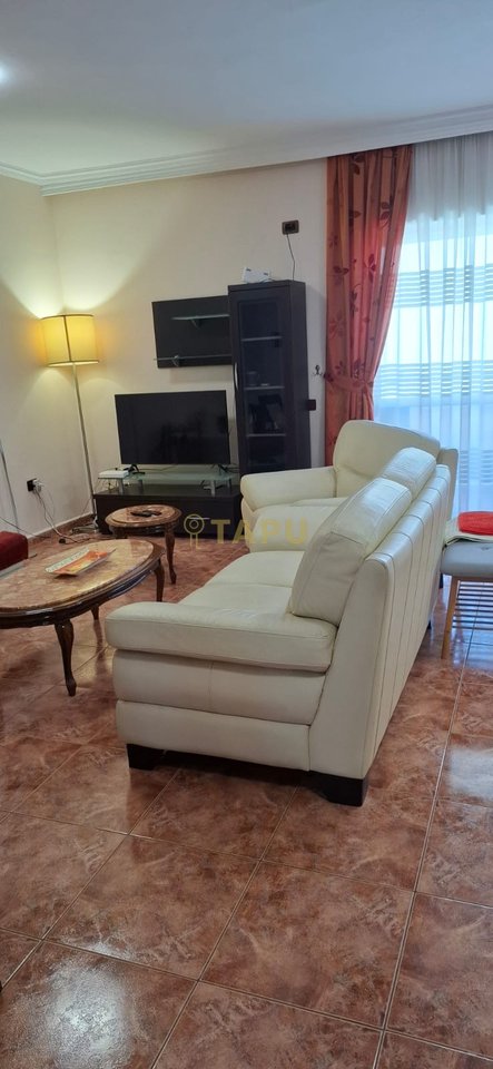 Jepet me Qira Apartament 3+1 – Ura Vasil Shanto, Tiranë 90,000 leke