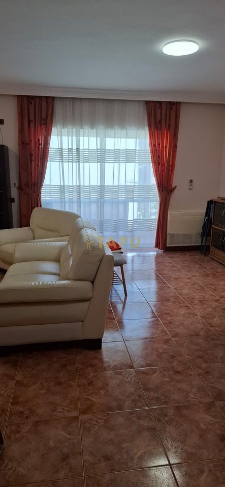 Jepet me Qira Apartament 3+1 – Ura Vasil Shanto, Tiranë 90,000 leke