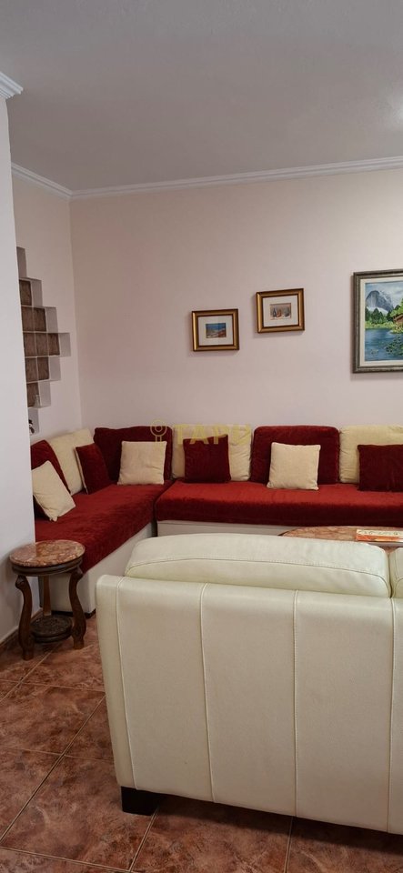 Jepet me Qira Apartament 3+1 – Ura Vasil Shanto, Tiranë 90,000 leke
