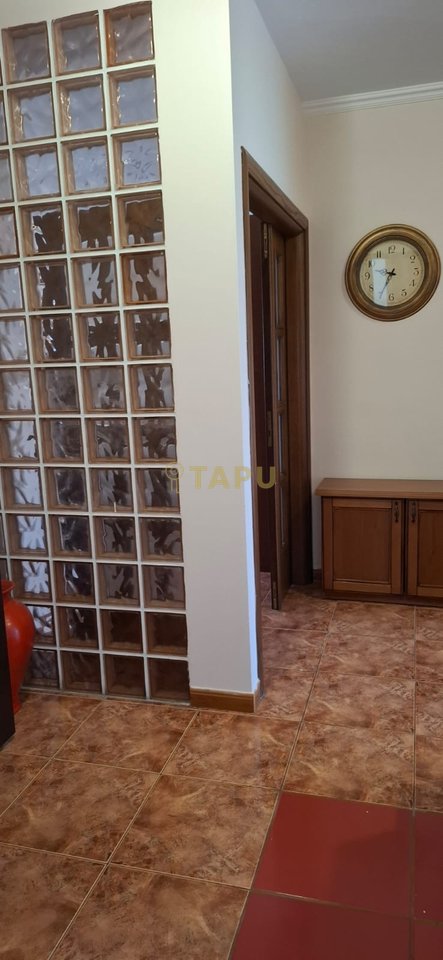 Jepet me Qira Apartament 3+1 – Ura Vasil Shanto, Tiranë 90,000 leke