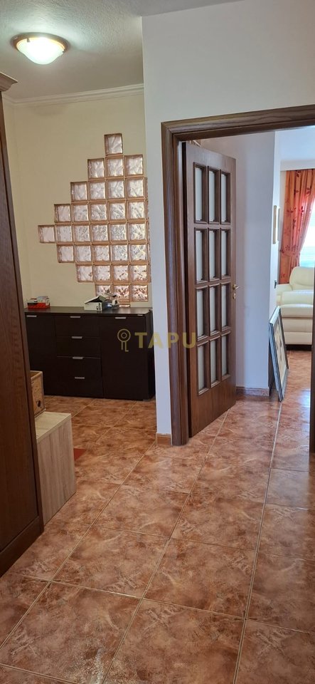 Jepet me Qira Apartament 3+1 – Ura Vasil Shanto, Tiranë 90,000 leke