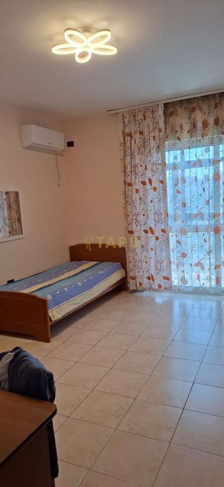 Jepet me Qira Apartament 3+1 – Ura Vasil Shanto, Tiranë 90,000 leke