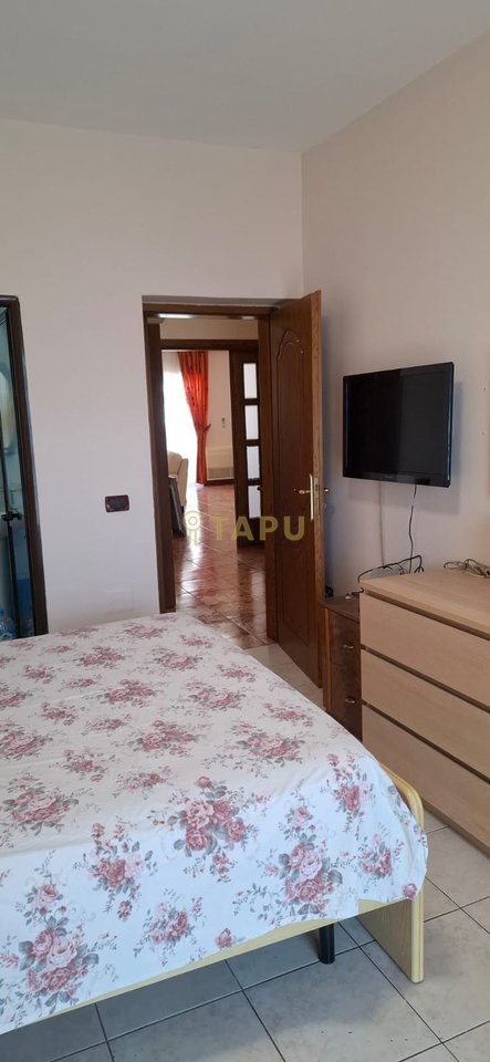 Jepet me Qira Apartament 3+1 – Ura Vasil Shanto, Tiranë 90,000 leke