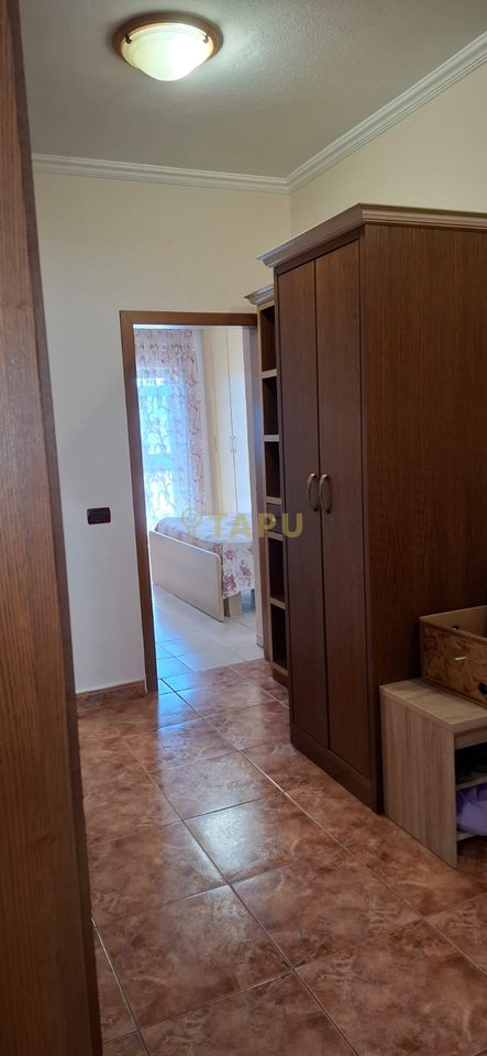 Jepet me Qira Apartament 3+1 – Ura Vasil Shanto, Tiranë 90,000 leke