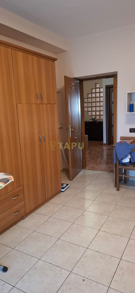 Jepet me Qira Apartament 3+1 – Ura Vasil Shanto, Tiranë 90,000 leke