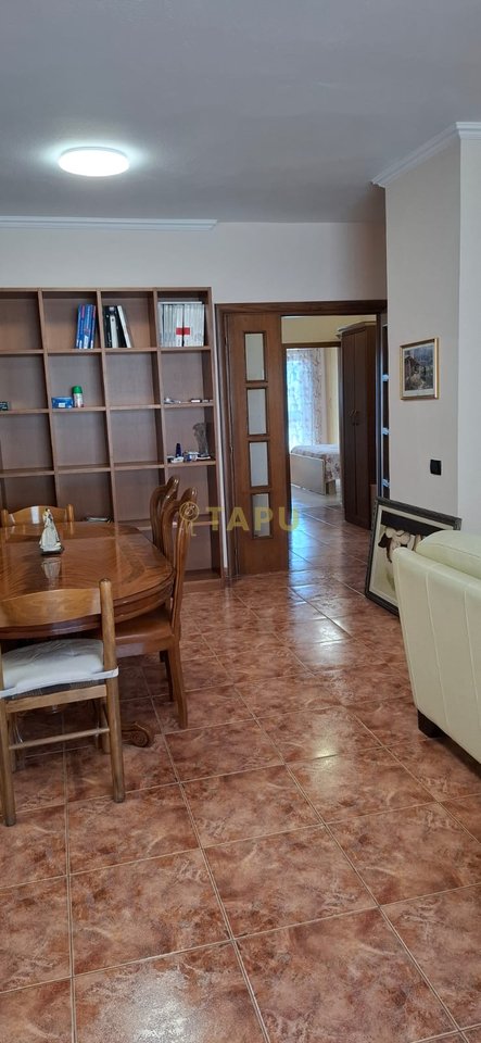 Jepet me Qira Apartament 3+1 – Ura Vasil Shanto, Tiranë 90,000 leke