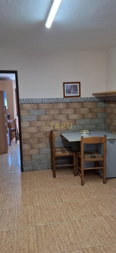 Jepet me Qira Apartament 3+1 – Ura Vasil Shanto, Tiranë 90,000 leke
