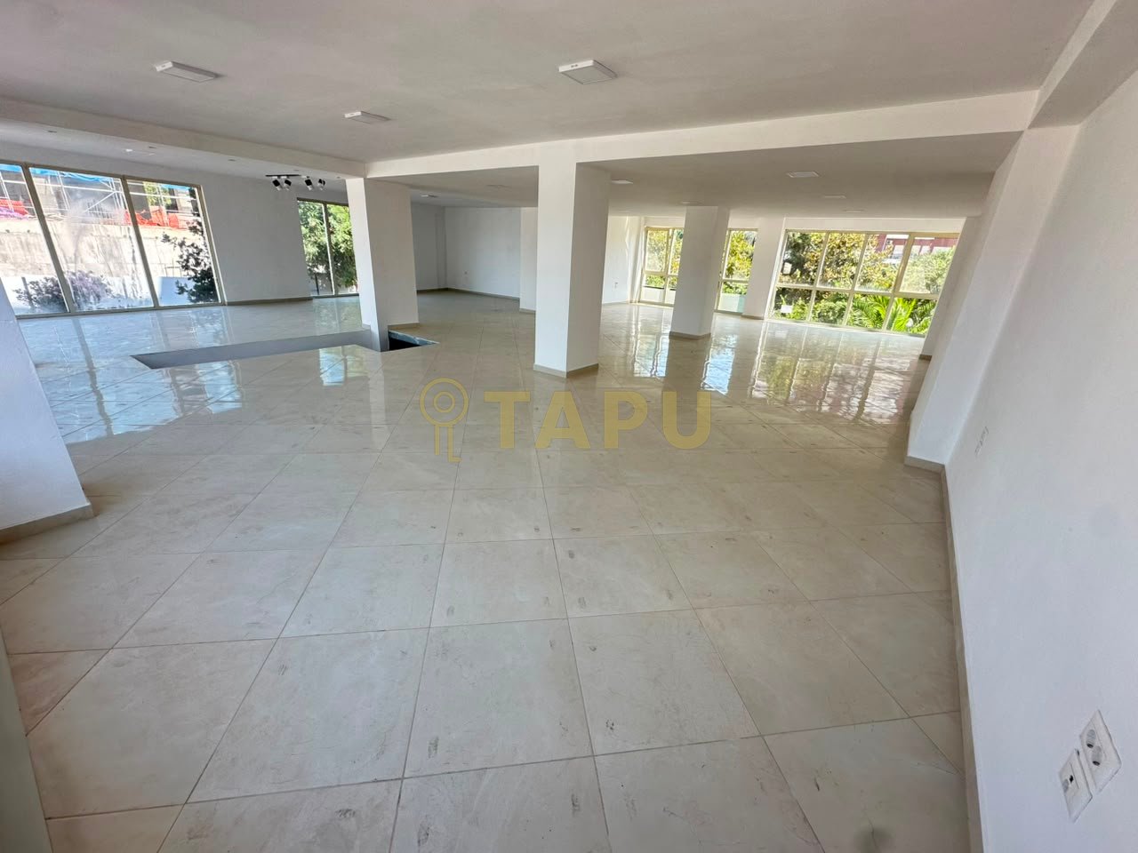 Ambient Duplex me qira për Zyra – Stacioni i Trenit