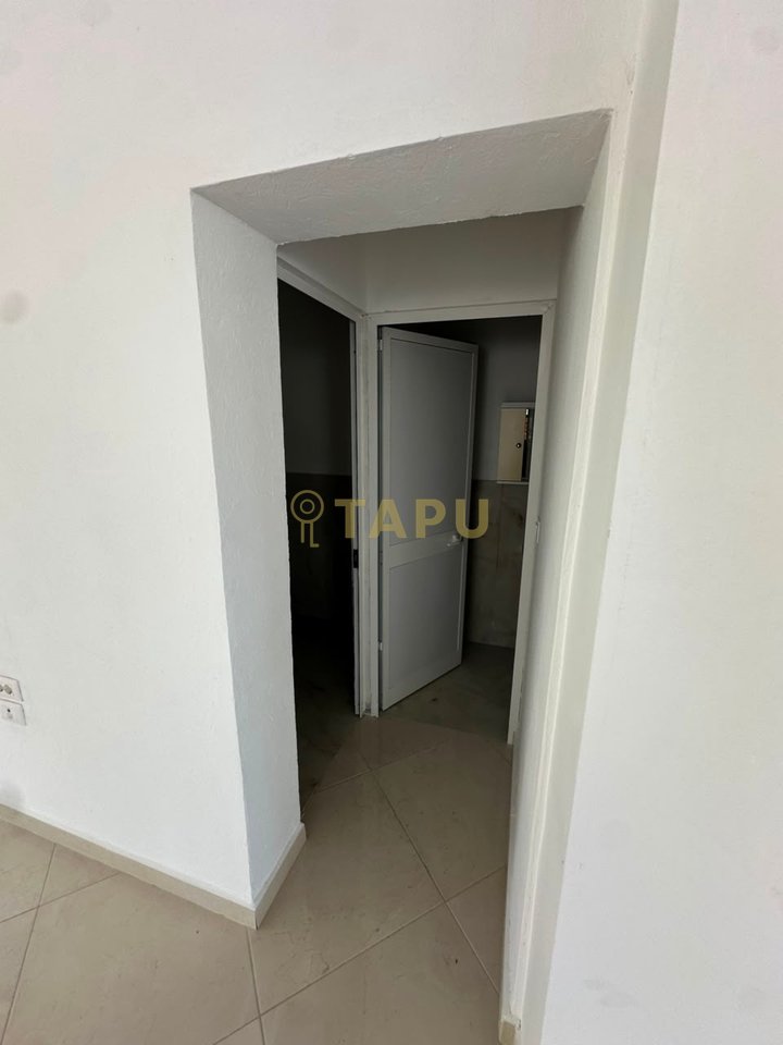 Ambient Duplex me qira për Zyra – Stacioni i Trenit