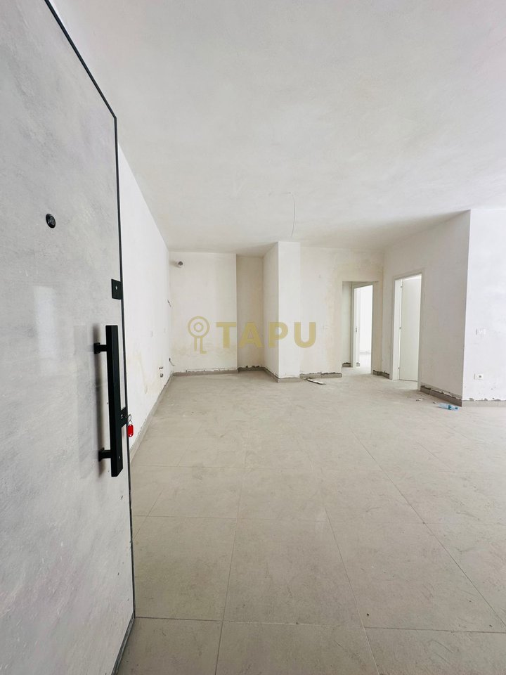 🏡 Apartament 2+1 në shitje + Post Parkimi – Pranë Shkollës së Kuqe