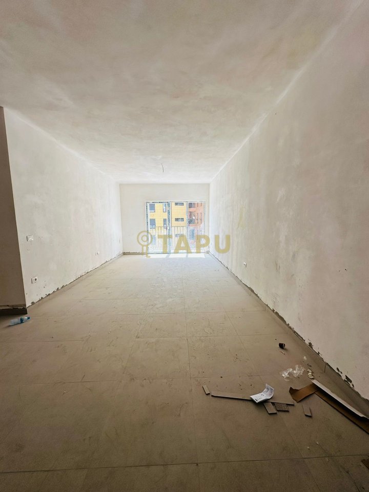 🏡 Apartament 2+1 në shitje + Post Parkimi – Pranë Shkollës së Kuqe