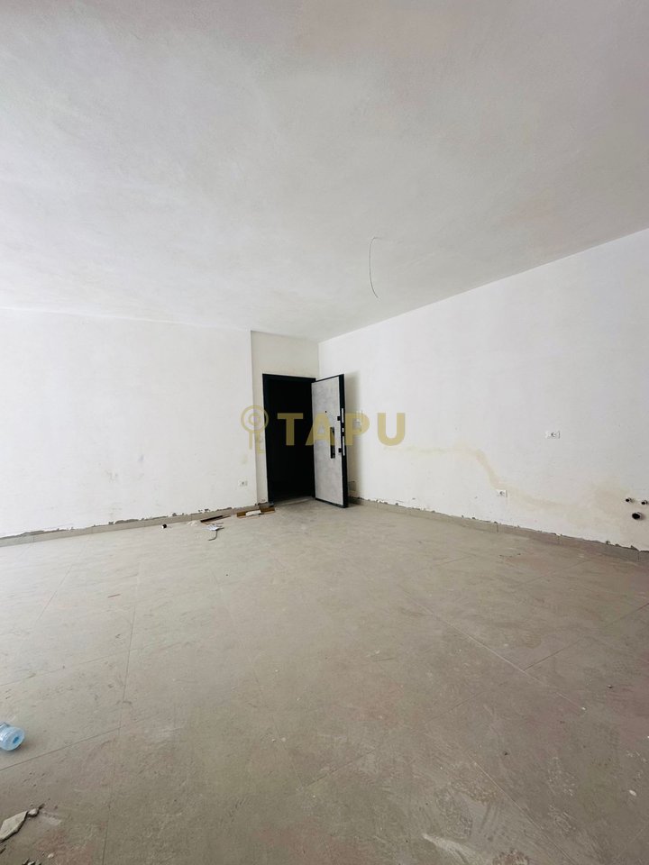 🏡 Apartament 2+1 në shitje + Post Parkimi – Pranë Shkollës së Kuqe